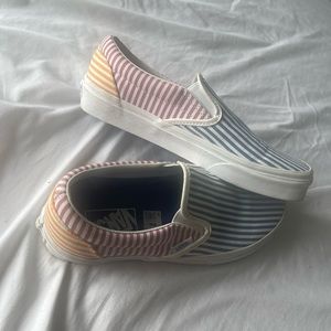 Vans striped slip-ons 💙